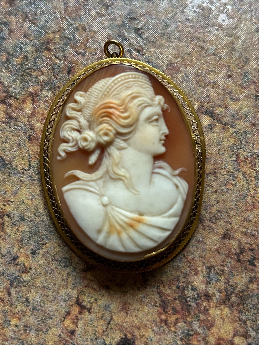 Classic Antique Cameo Pendant Brooch in Cream and Brown 1900-1930